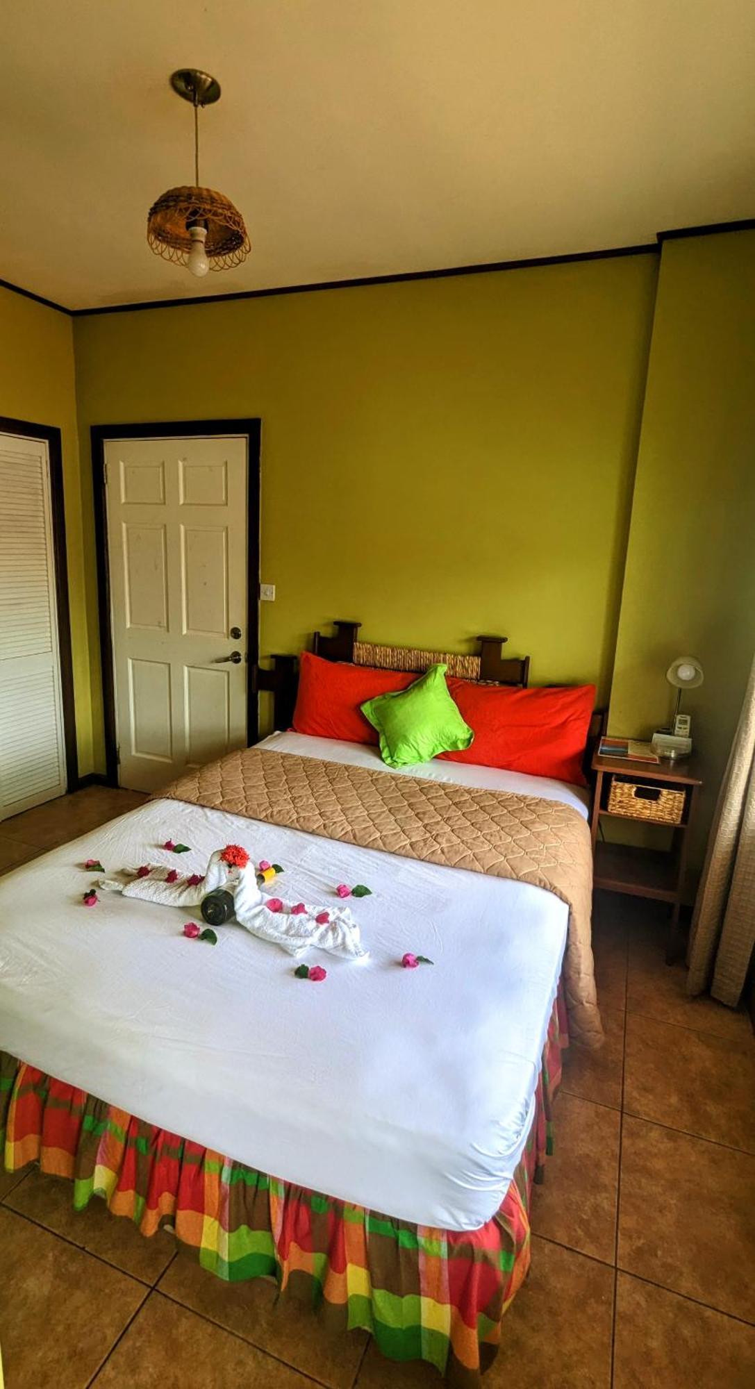 Sunset Lane Hotell Laborie Rum bild